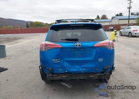 2018 Toyota Rav4 Xle z USA, uszkodzony, nr VIN JTMRFREVXJJ237542